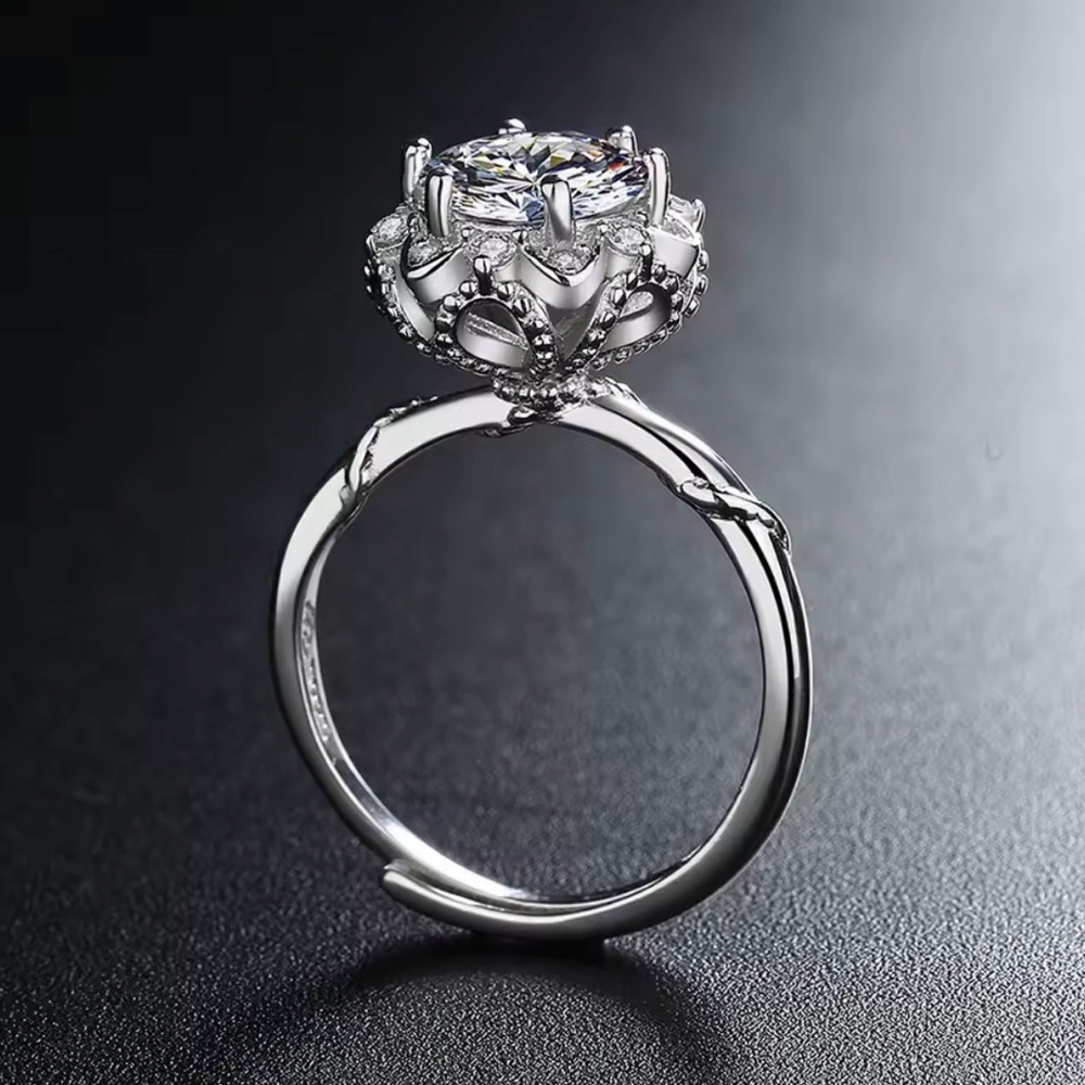 Elegant Silver Floral Ring - Picture 3 of 3